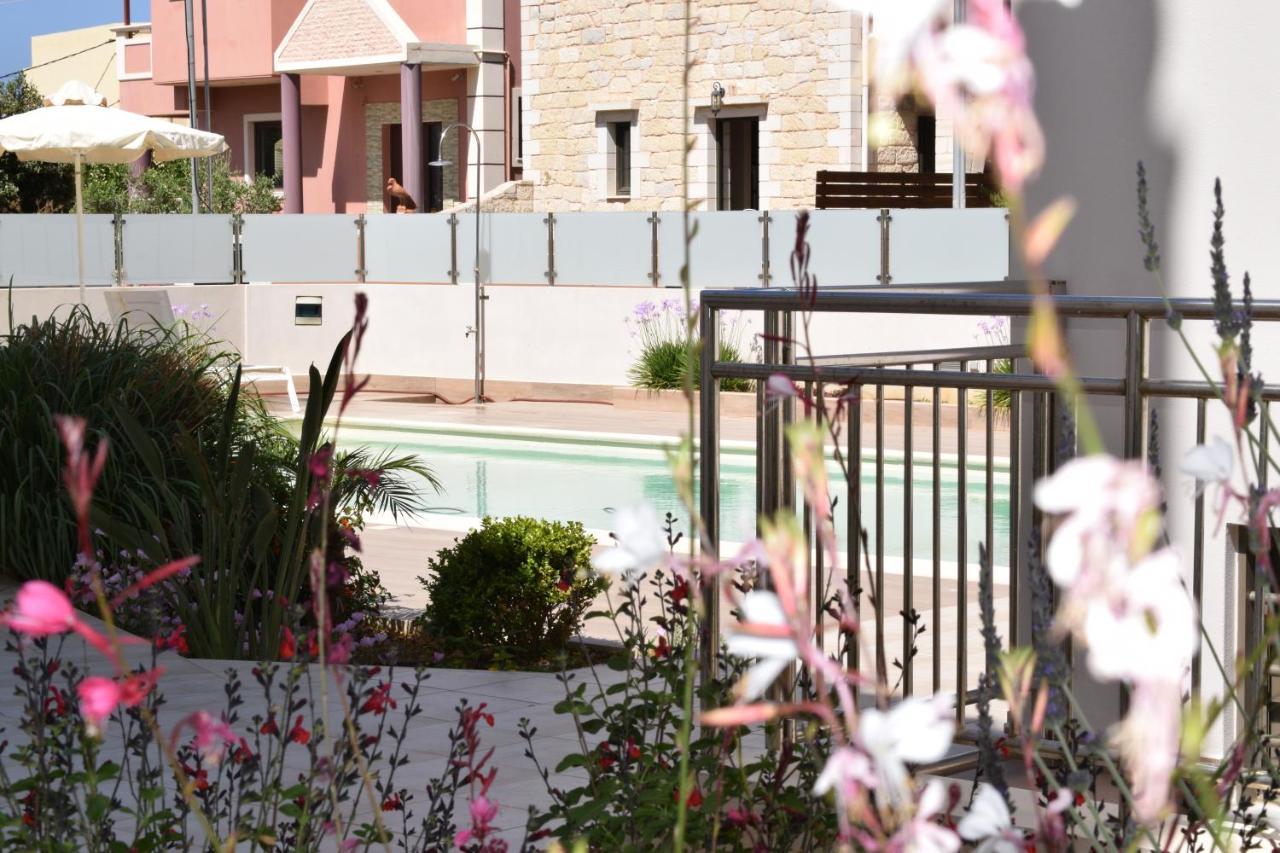 Four Seasons Homes Stalos Exterior photo